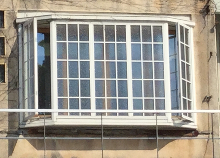 エコ内窓プラマードU外観、ブルーのLOW-e遮熱断熱ガラス