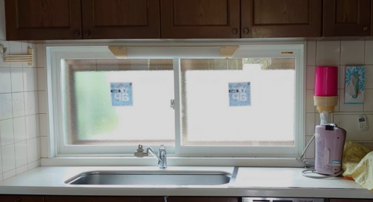 完成！真っ白な窓枠の内窓でキッチンの清潔感アップ！