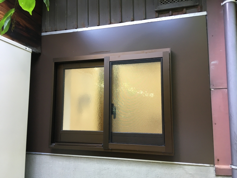 窓を小さくして壁は断熱材 アルミ外壁【補助金１万４千円】